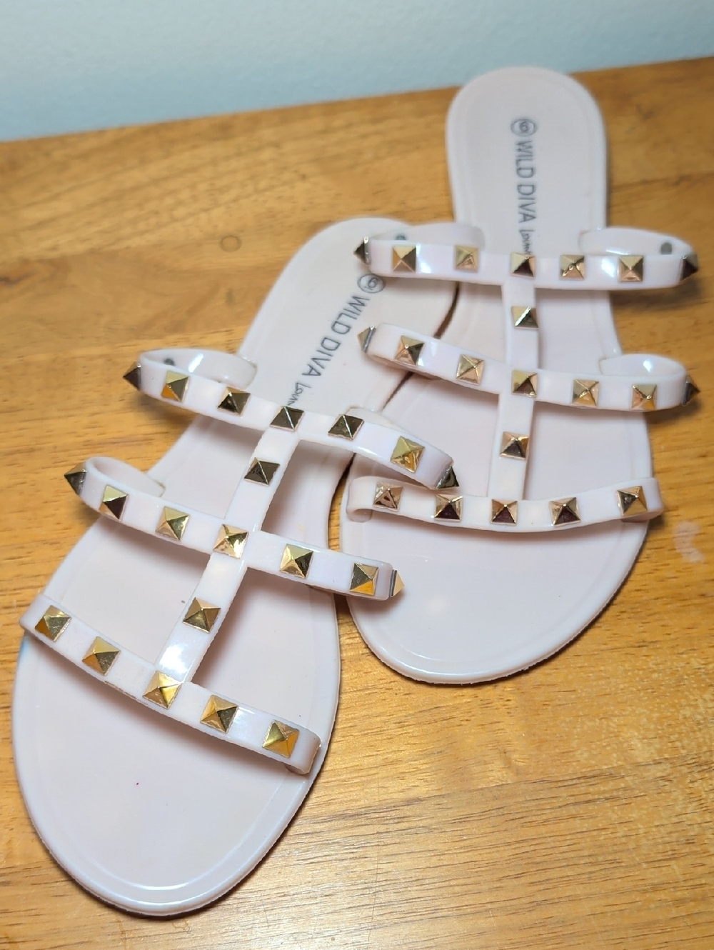 Wild Diva Lounge Joanie 211 Jelly Slide Sandals Pink Gold Studs Women's Size 6.5